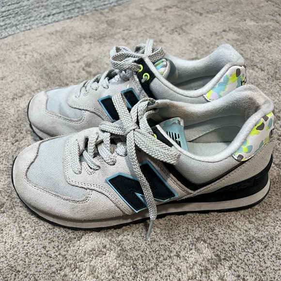 New Balance 574 V2 Floral/Camo in rain cloud blue Women’s sneakers-size 7.5 - Picture 8 of 8